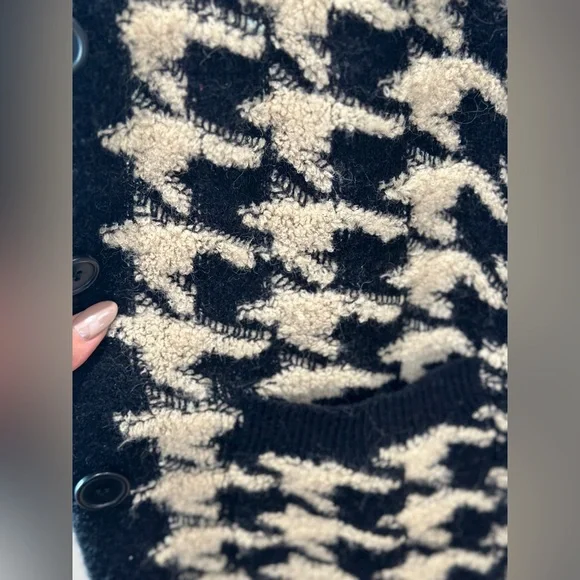 Max studio houndstooth soft cardigan, size small & Medium Pre owned - Picture 5 of 9